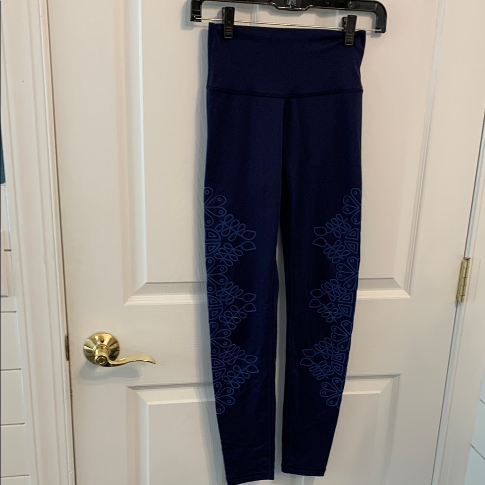 Arie Navy Blue High-Waisted Leggings with Royal Blue Pattern size S